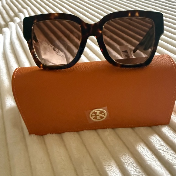 Tory Burch Accessories - Tory Burch Tortoiseshell Frame with Brown Lenses and Orange Case